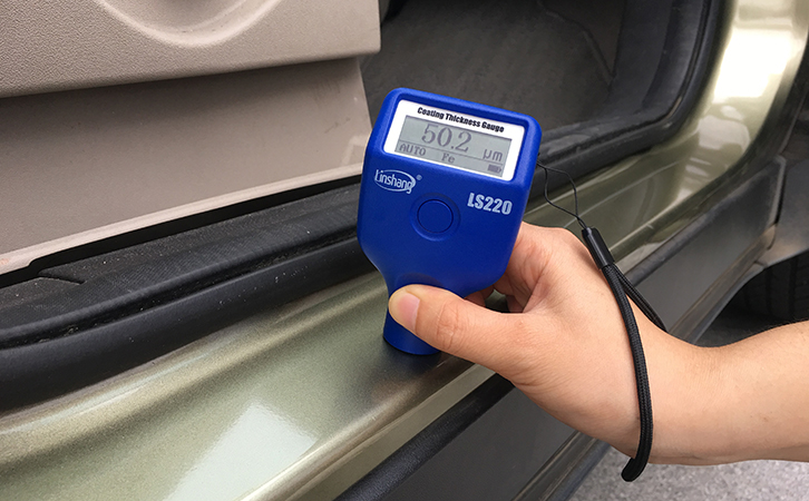 漆膜測(cè)厚儀測(cè)汽車內(nèi)側(cè)